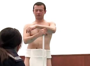 Japanse studenten doen overuren in de dojo (zie meer: shortina.comcrqrpdf0)