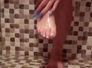 Love her feet - washing little sexy feet