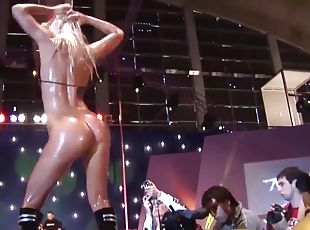 Hot model naked on public stage
